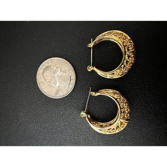 Very Pretty Gold Textuted Hoop Earrings - Picture 5 of 5